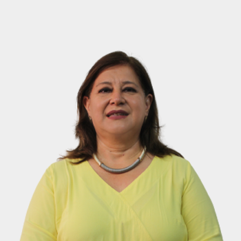 The photo was taken in close-up, with a white background, and the professor Adriana Castillo Pico is centered.