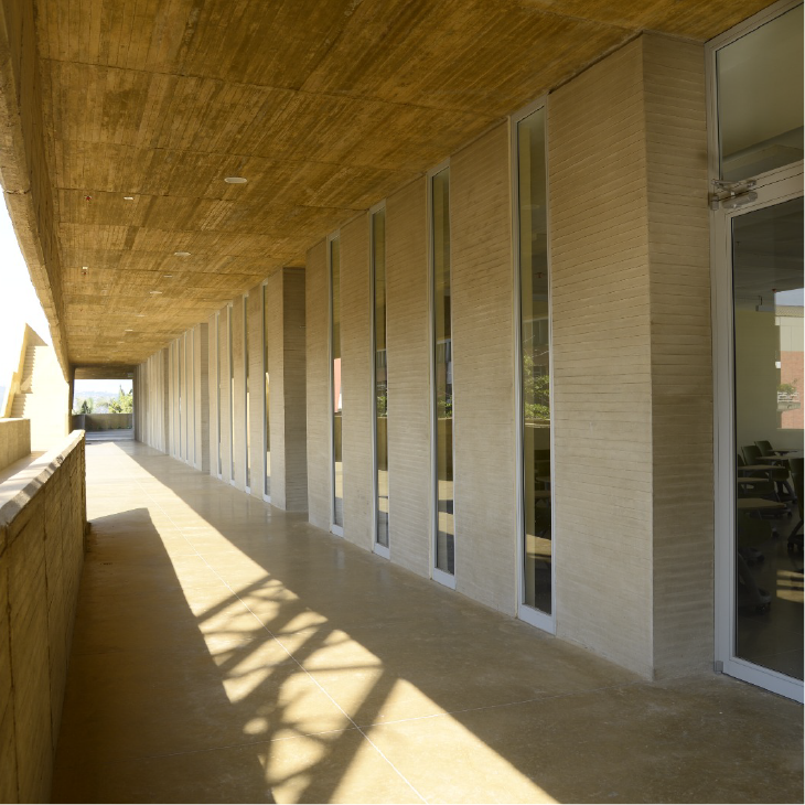 Photo of one of the corridors of the Faculty of Human Sciences building.