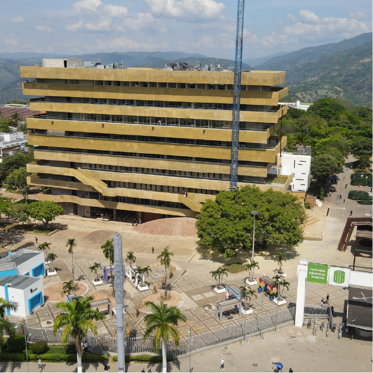 Fotografía en plano general del nuevo Edificio de la Facultad de Ciencias Humanas