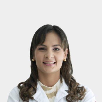 The photo was taken in close-up, against a white background, with the professor Daniella Chacón Valenzuela centered.