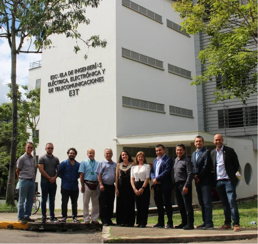 Photo of a research group in front of the E3T School building.