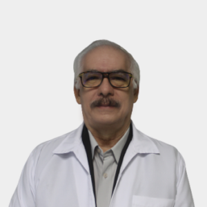 The photo was taken in close-up, white background, and the professor Miguel Ángel Alarcón Nivia is positioned in the center.