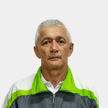 The photo was taken in close-up, with a white background, and the professor Alejandra María Franco Jiménez is positioned in the center.
