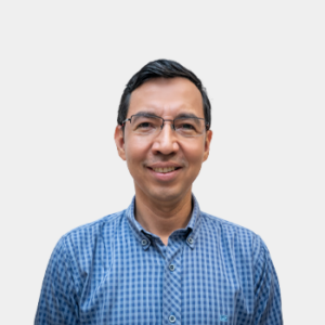 The photo was taken in the foreground, white background and the professor Allex Eduardo Alvarez is located in the center.