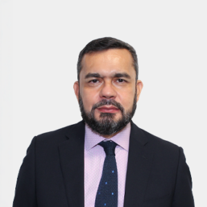 The photo was taken in close-up, with a white background, and the profesor Alvaro Acevedo Tarazona is situated in the center.