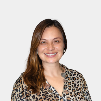 The photo was taken in the foreground, white background and the teacher Edna Rocio Bravo Ibarra is located in the centre.