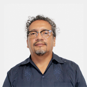The photo was taken in close-up, with a white background, and the profesor Helwar Fernando Figueroa is situated in the center.