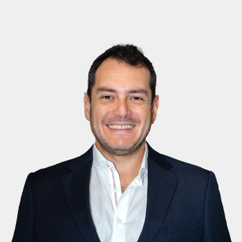 The photo was taken in the foreground, white background and the professor Orlando Enrique Contreras is located in the center.