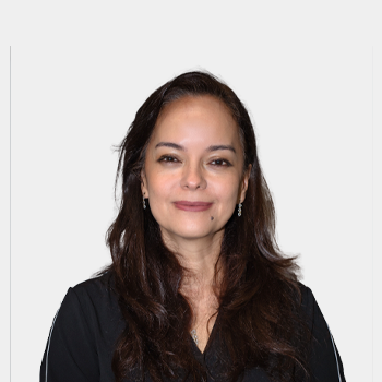 The photo was taken in the foreground, white background and the teacher Piedad Arenas is located in the centre.