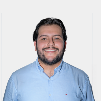 Fotografía frontal del profesor Edinson Fabián Adarme López