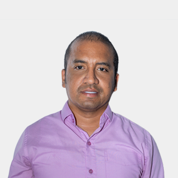 Fotografía frontal del profesor Jose Jorge Carreño