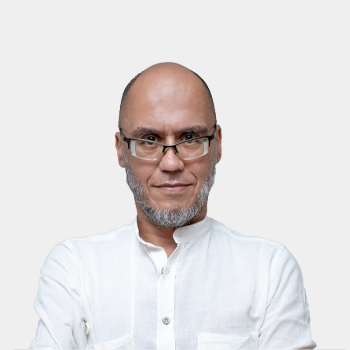 Fotografía frontal del profesor Daniel Rafael Miranda