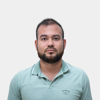 Fotografía frontal del profesor Diego Armando Rueda