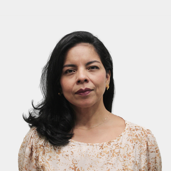 Fotografía frontal de la profesora Dora Solange Roa Fuentes