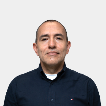 Fotografía frontal del profesor Heller Guillermo Sanchez