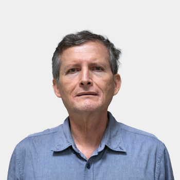 Fotografía frontal del profesor Jairo Rene Martinez