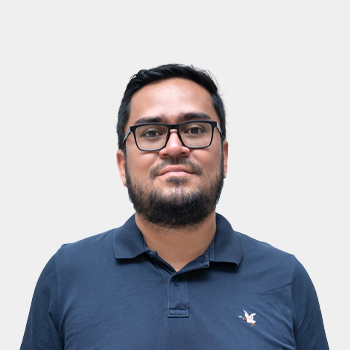 Fotografía frontal del profesor Jhean Eleison Pérez