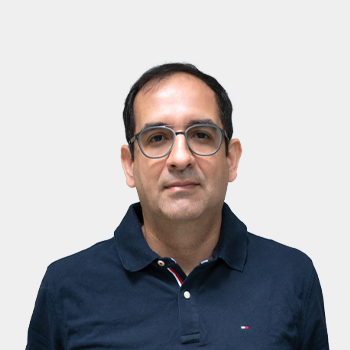 Fotografía frontal del profesor Jhon Jairo Castillo