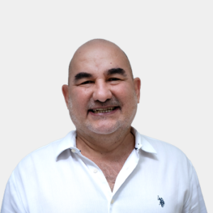 Fotografía frontal del profesor Ronald Jorge Enrique Fiallo Leal