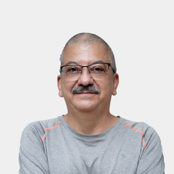 Fotografía frontal del profesor Jorge Hernandez Torres