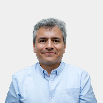 Fotografía frontal del profesor Jose Arturo Gutierrez
