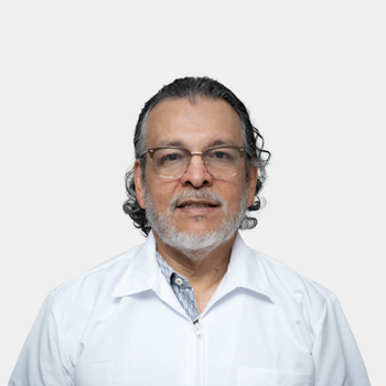 Fotografía frontal del profesor Julio Cesar Mantilla
