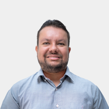 Fotografía frontal del profesor Sergio Andres Perez