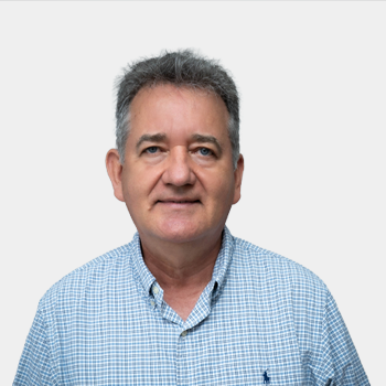 Fotografía frontal del profesor Luis Carlos Mantilla Figueroa