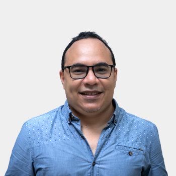 Fotografía frontal del profesor Ronald Eduardo Paternina Salguedo