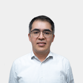 Fotografía frontal del profesor William Pinto Hernandez
