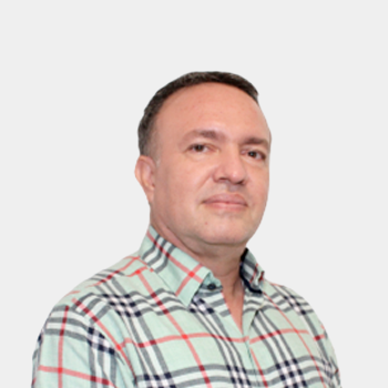 Front photograph of Professor Carlos Leonardo Beltrán Ríos