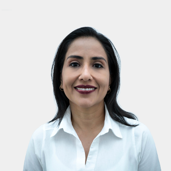 Fotografía frontal de la profesora Diana Sandoval