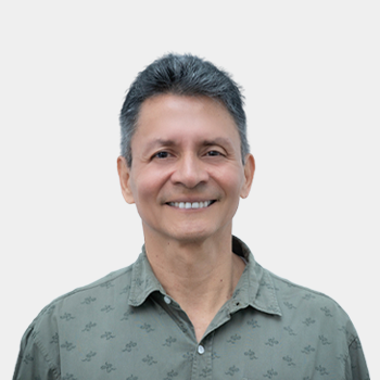 Fotografía frontal del profesor Fabian Alberto Rueda