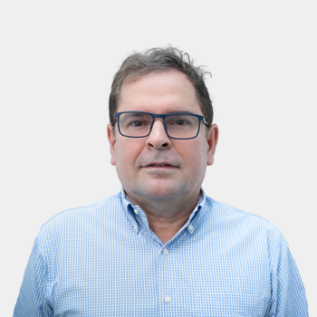 Fotografía frontal del profesor German Lauro Pradilla