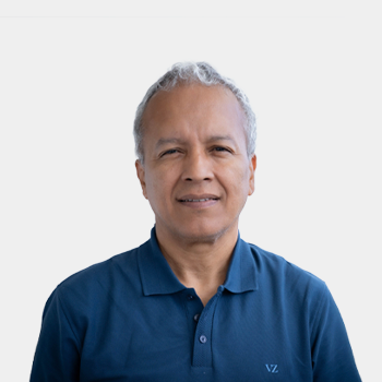 Fotografía frontal del profesor Harold Paredes Gutierrez