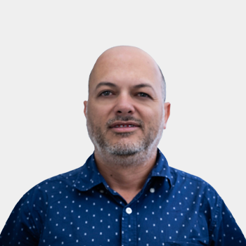 Fotografía frontal del profesor Jorge Hernan Quintero