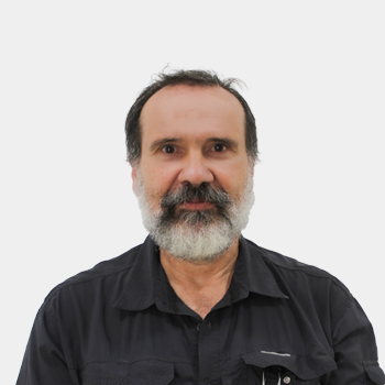 Front photograph of Professor Luis Alberto Nuñez