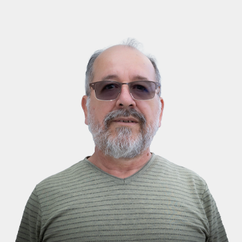 Fotografía frontal del profesor Rafael Cabanzo Hernandez