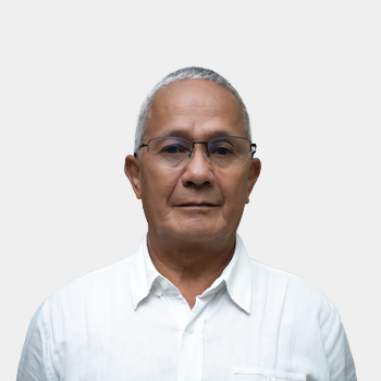 Fotografía frontal del profesor Rafael Tellez Sanchez
