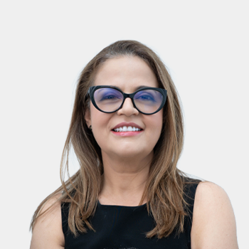 Fotografía frontal de la profesora Silvia Juliana Orejanera