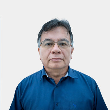 Front photograph of Professor Gerardo Muñoz