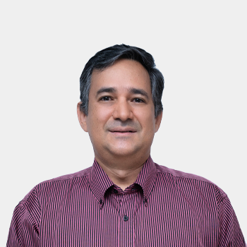 Fotografía frontal del profesor Gilberto Arenas Díaz