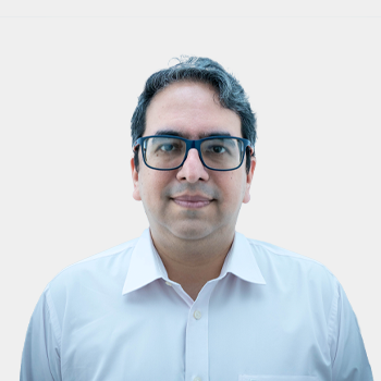 Front photograph of Professor Gustavo Contreras