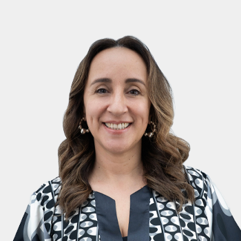Fotografía frontal de la profesora Paula Ramirez