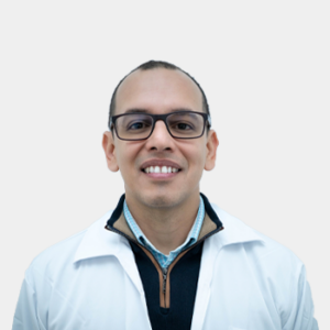 Fotografía frontal de el profesor Jorge Andres Niño