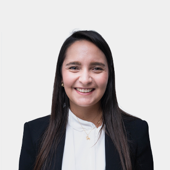 Fotografía frontal de la profesora Laura Bohorquez Bolivar
